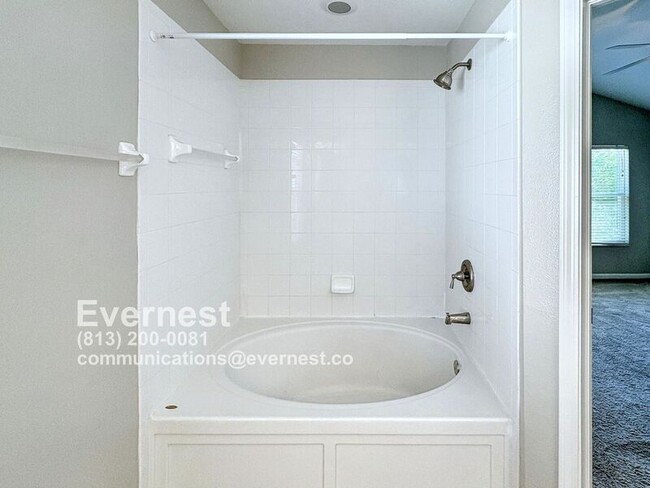 Building Photo - 26541 Castleview Way