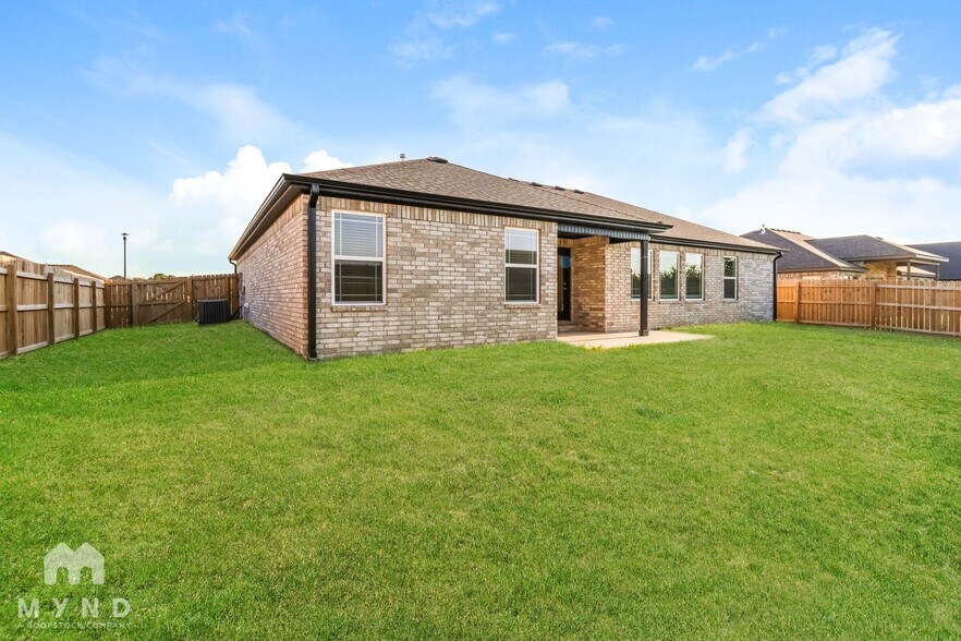 Building Photo - 1020 Autumn Royal Ave