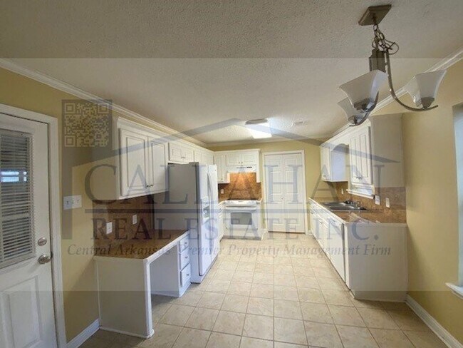 Building Photo - Cabot 3 bedroom with extra garage