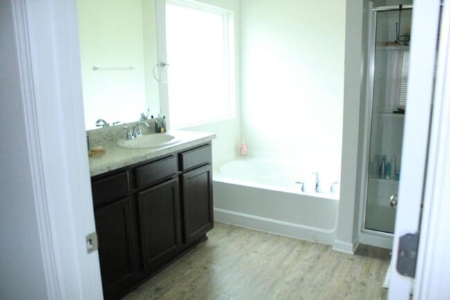 Building Photo - 500 E Marigold Dr