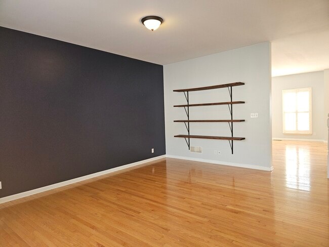 Building Photo - 0N312 Dooley Dr