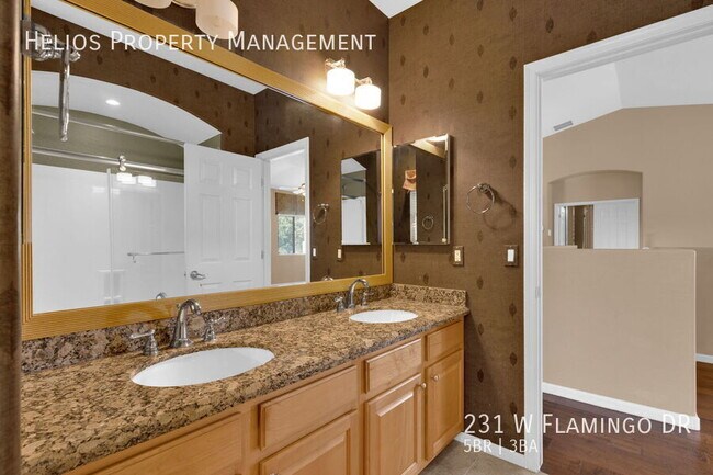 Building Photo - 231 W Flamingo Dr