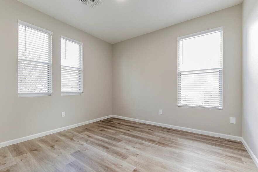 Building Photo - 4961 W Calle Don Alfonso