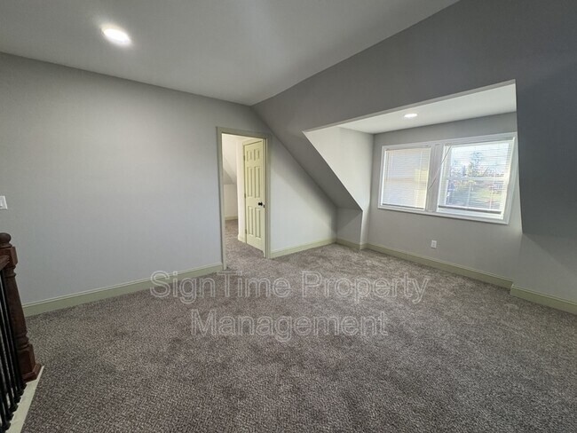 Building Photo - 25 Wayside Ave