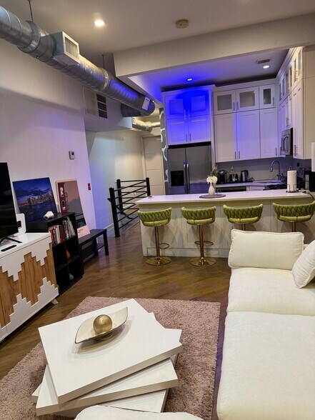 Building Photo - 1893 Pacific St