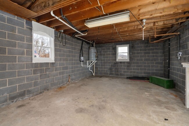 Building Photo - 1465 Highpoint Ave