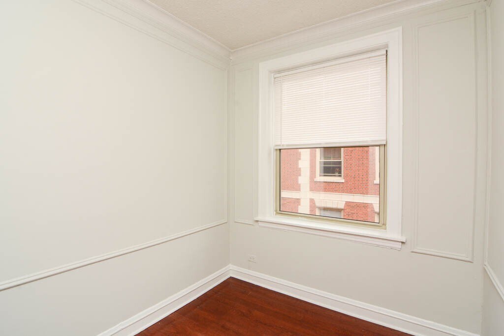 Building Photo - 551.5 W Surf St