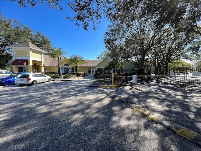 Building Photo - 2035 Dixie Belle Dr