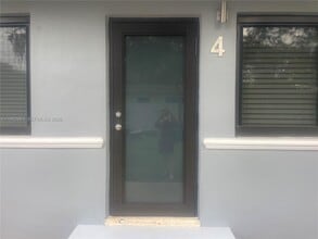 Building Photo - 760 NE 122nd St