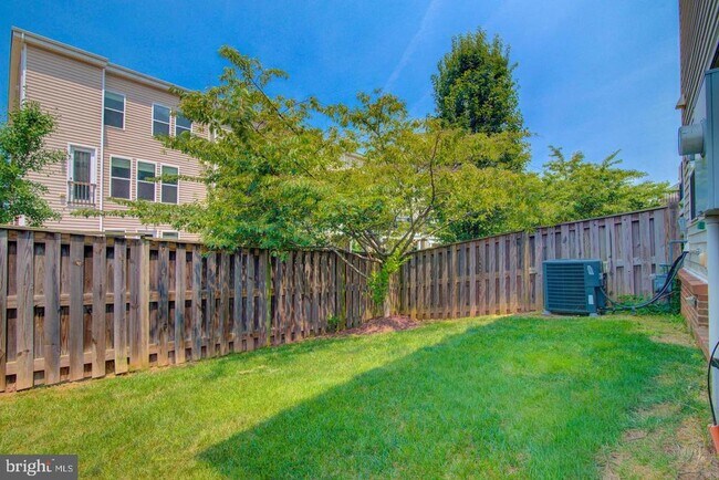 Building Photo - 42262 Knotty Oak Terrace