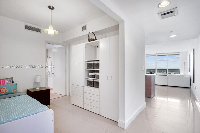 Building Photo - 1800 S Ocean Dr