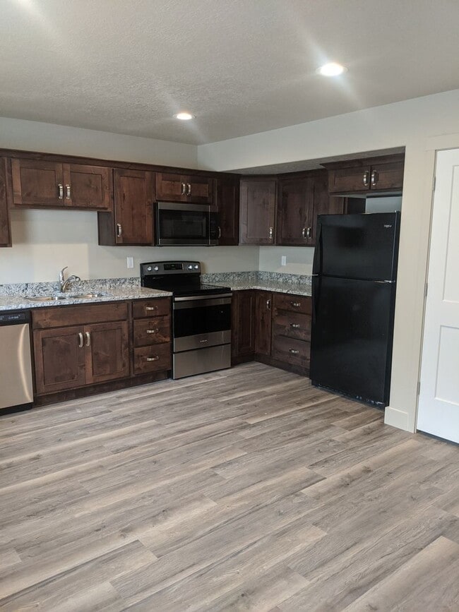 Building Photo - 966 Georgia Drive Unit 10