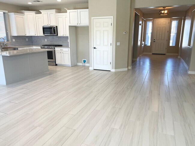 Building Photo - Beautiful Single Level 3 Bed/ 2 Bath + Den Home In Maricopa. Tons of Upgrades Throughout!