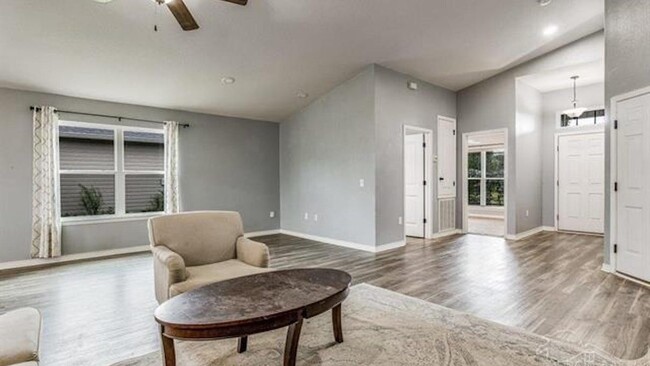 Building Photo - 5544 Peach Dr