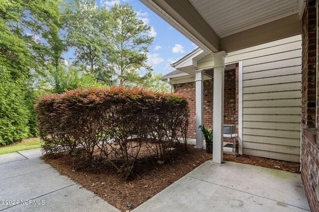 Building Photo - 2 Bedroom 2.5 Bathroom Townhouse in Wilmin...