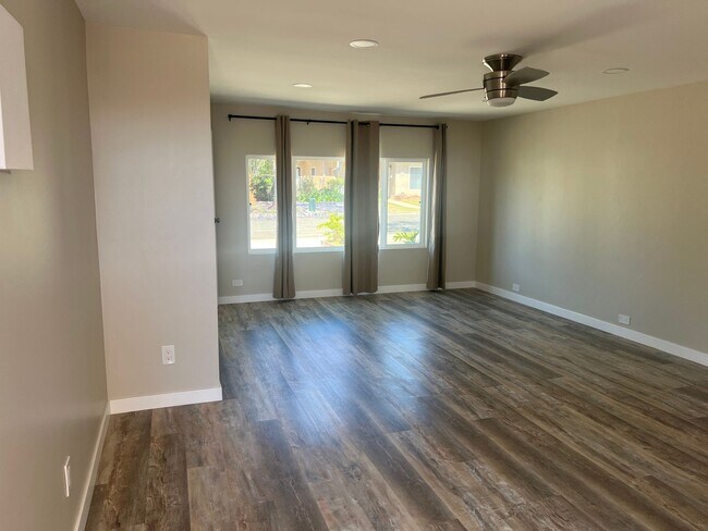 Building Photo - 2 Bedroom, 2 Bathroom Home