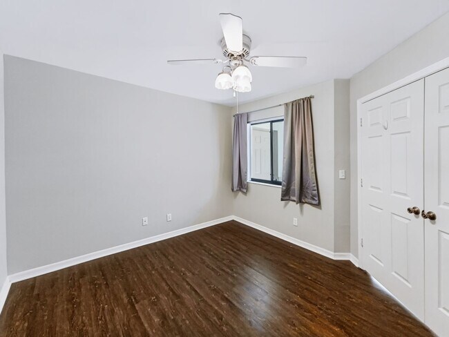 Building Photo - ** COACH HOMES @ BERKSHIRE LAKES ** 2 BED / 2 BATH - 1ST FLOOR CONDO - GARAGE - ANNUAL RENTAL