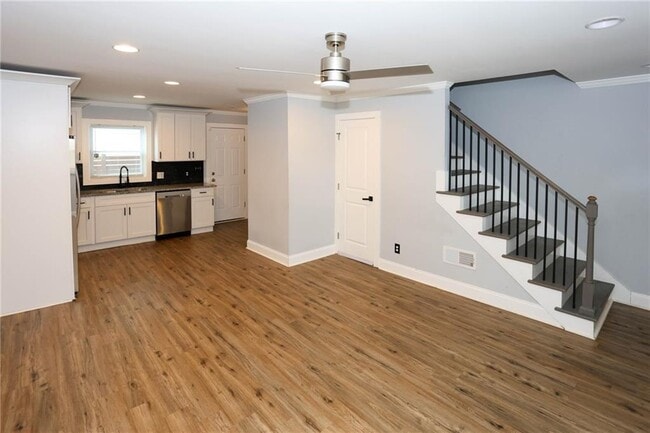 Building Photo - 1809 Vesta Ave