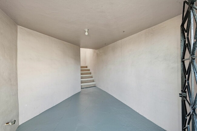 Building Photo - 685 47th Ave