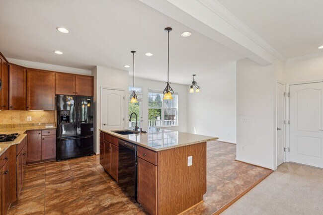 Building Photo - This beautifully maintained end-unit brick...