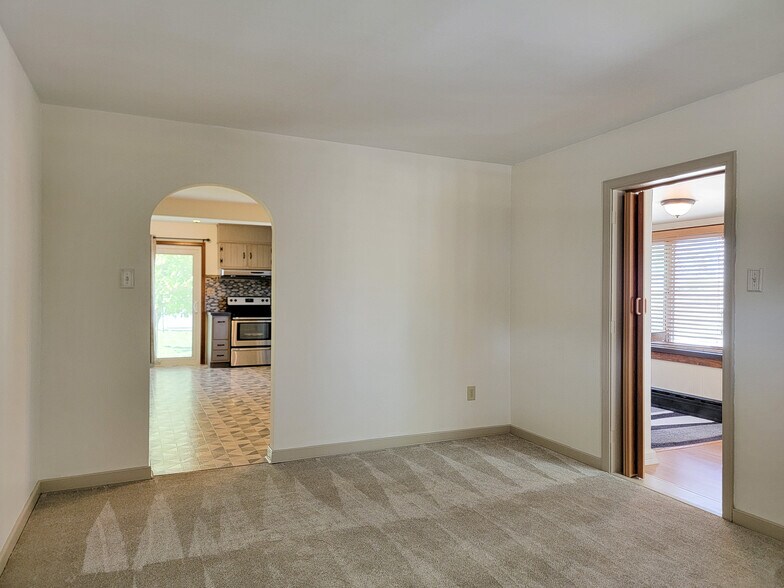 Building Photo - 125 Gerhart Ave