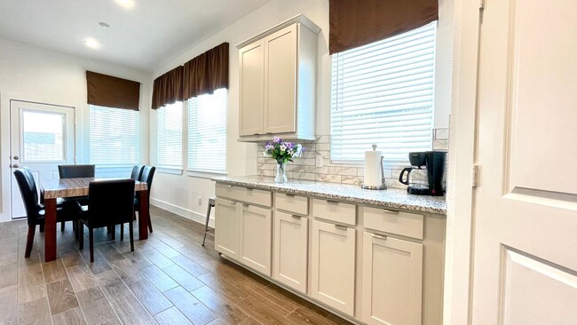 Building Photo - 4516 Bartagrass Dr