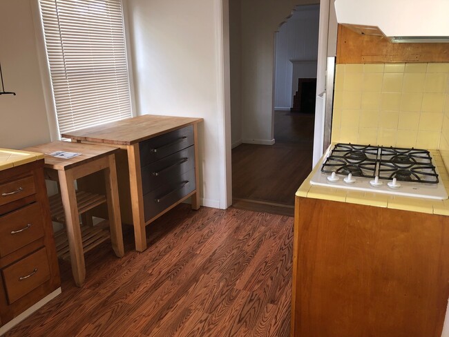 Building Photo - Tahoe Park Cutie! - JUST REDUCED