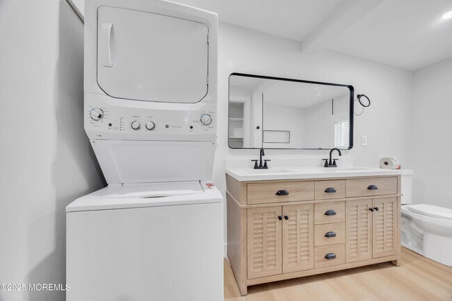 Building Photo - 6 Orchard St