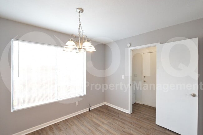 Building Photo - 2113 W Tyson St