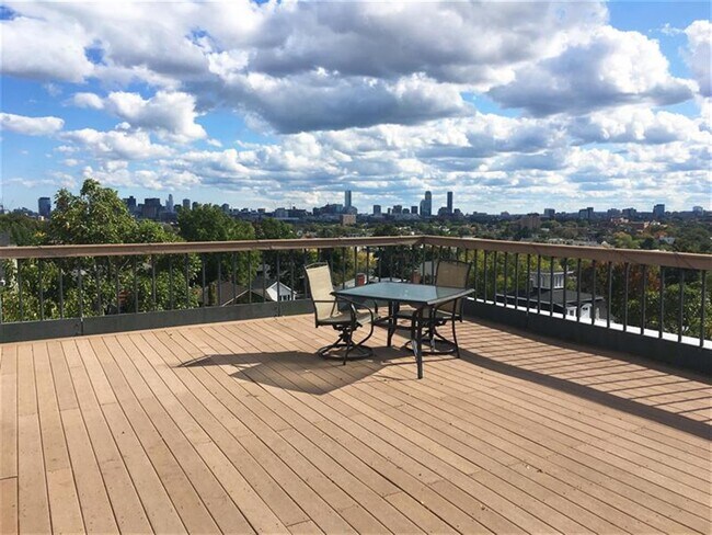 Building Photo - 42 Belmont St