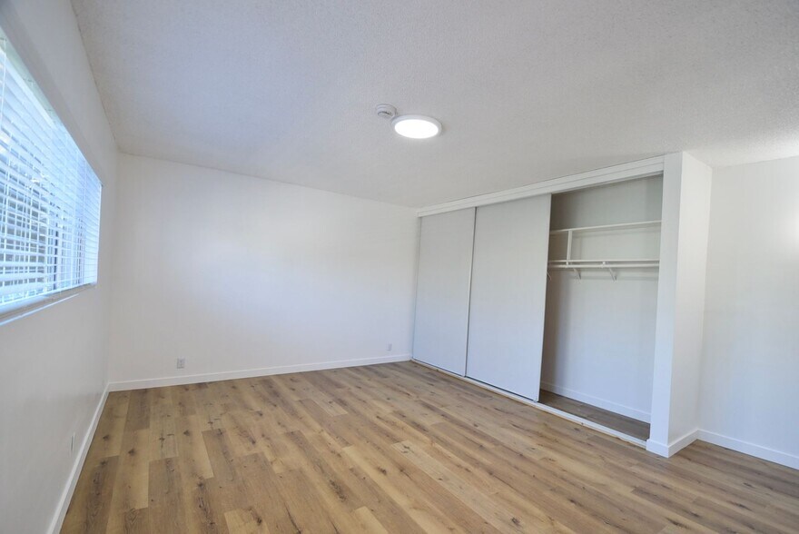 Building Photo - 10855 Morrison St