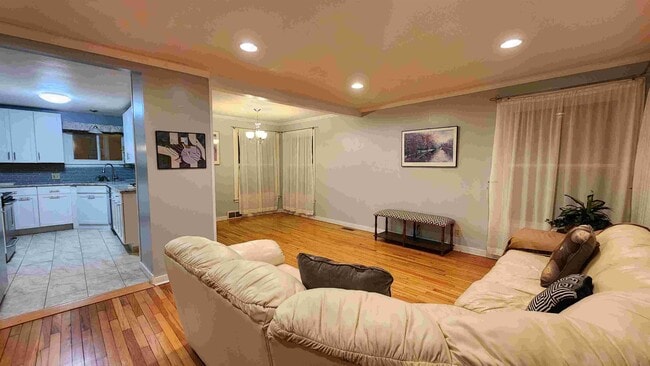 Building Photo - 201 N Owen Dr