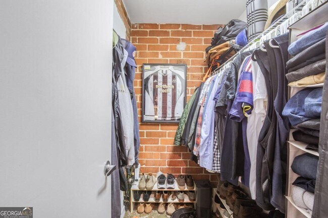 Building Photo - 174 Chester Ave SE