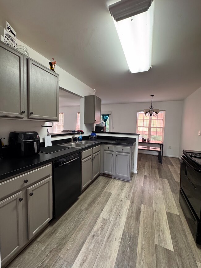 Building Photo - ???? Spacious 3-Bedroom Home on a Large Lot in Spartanburg School District 6 – Minutes from Shopp...