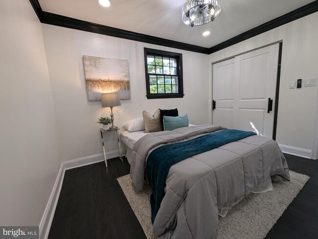 Building Photo - 2208 Wakefield St