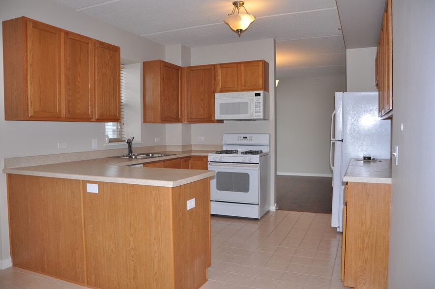 Building Photo - 656 Pearson St