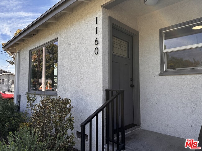 Building Photo - 1160 N Fries Ave