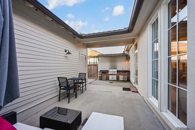 Building Photo - 3317 Pointe-Marie Dr