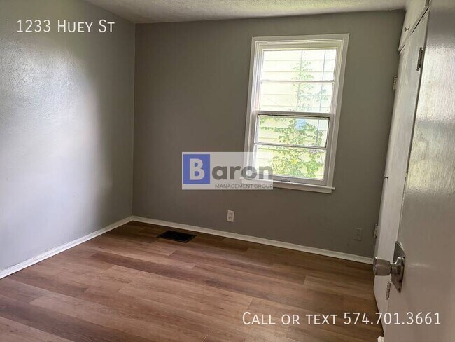 Building Photo - 1233 Huey St