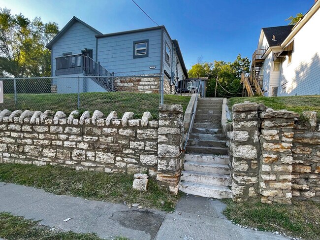 Building Photo - 1710 Southwest Blvd