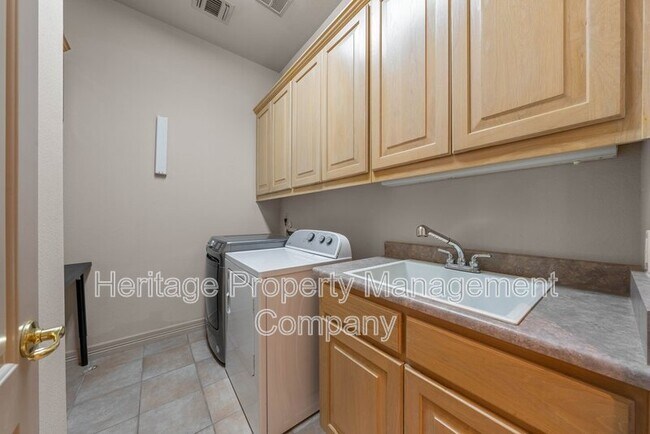 Building Photo - 131 Westcourt Ln