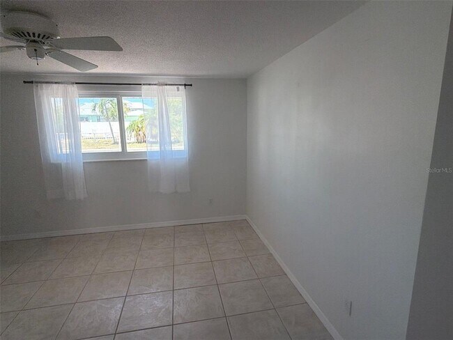 Building Photo - 561 Tarawitt Dr