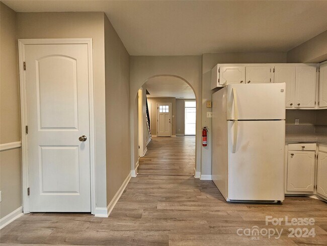 Building Photo - 407 S Chester St