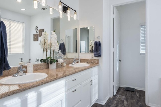 Building Photo - 49534 Lewis Rd