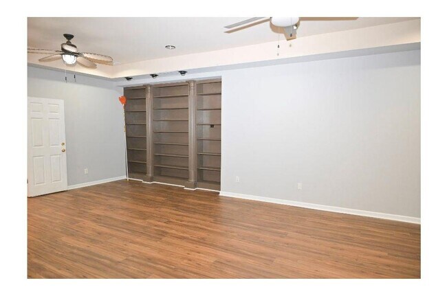 Building Photo - 3885 Waterford Dr