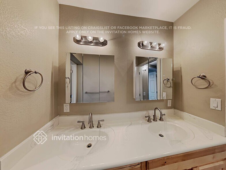 Building Photo - 661 N Sunland Dr