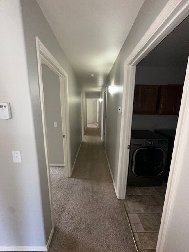 Building Photo - 1120 Longbow Ln