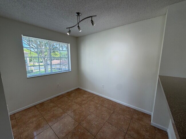 Building Photo - End unit with private side entrance!