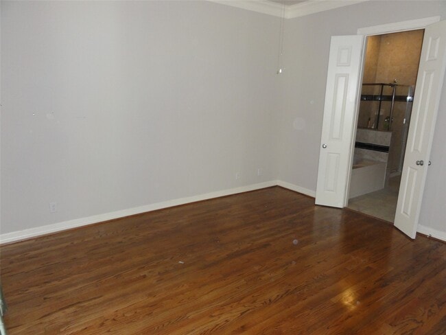 Building Photo - 3211 Holly Crossing Dr