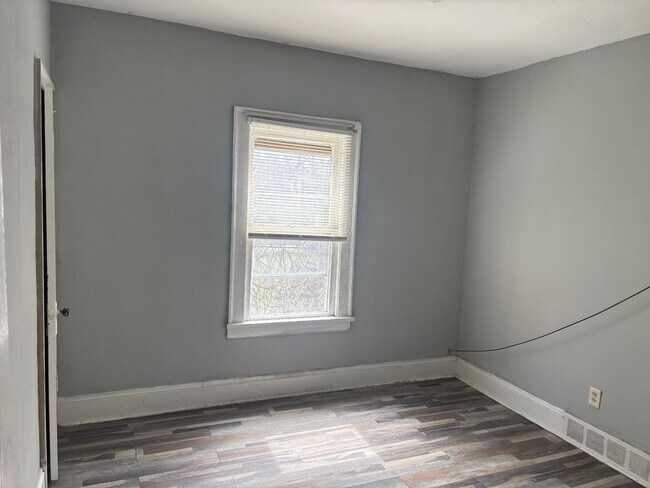 Building Photo - 12702 Iowa Ave